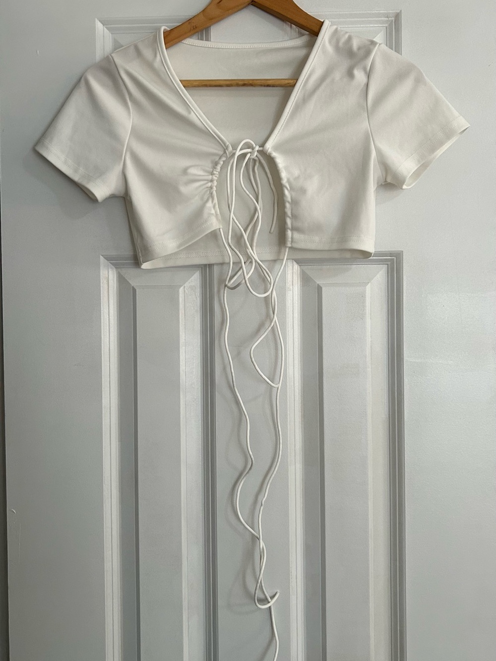 SHEIN White Tie-Front Short Sleeve Crop Top